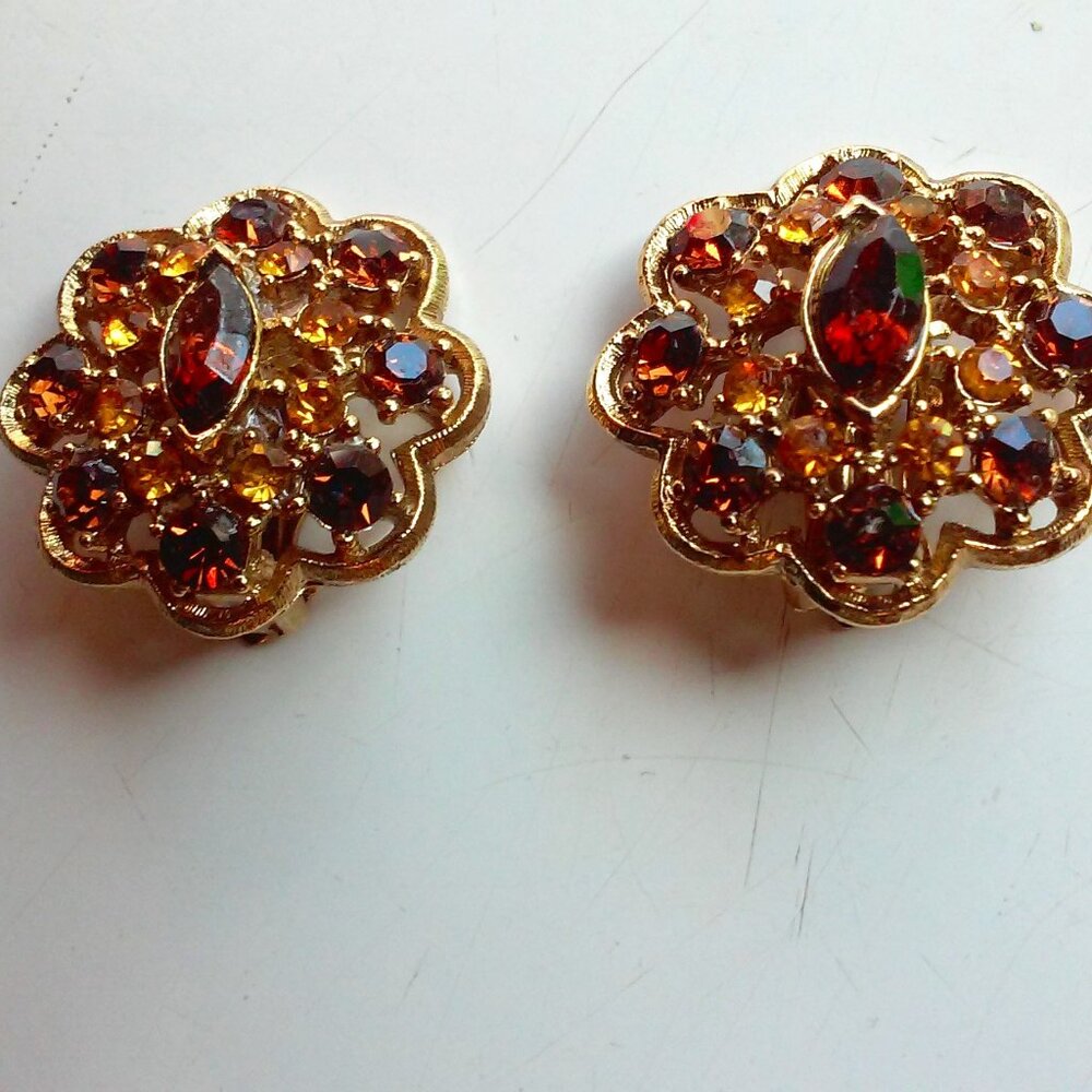 Stunning Earrings Gold With Brown & Light Orange Stones Clip On 1" Across